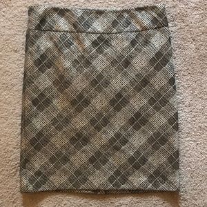 Patterned shimmery tan/black pencil skirt